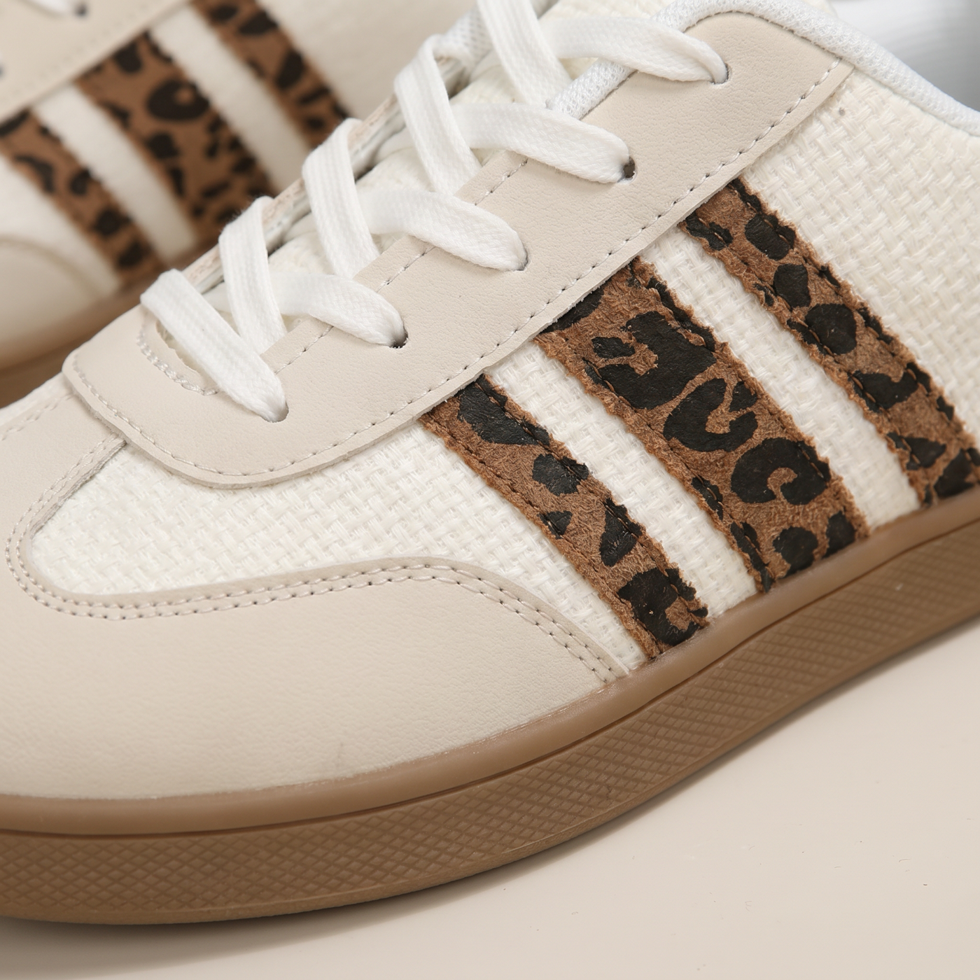 Women's Low Sneakers with Animal Print Details - Animal-print detail close-up